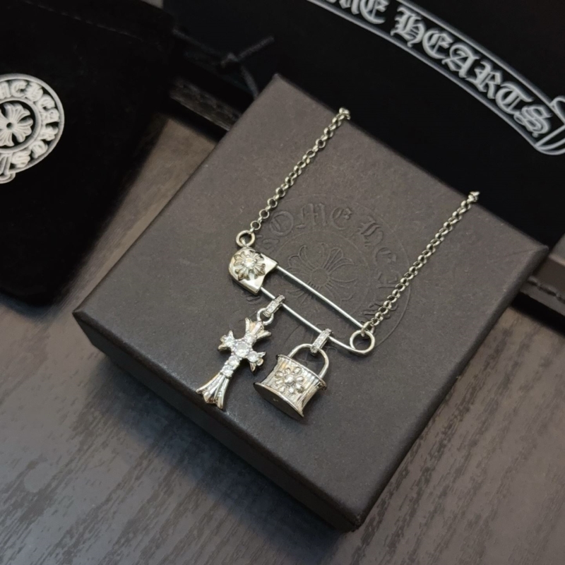 Ch*0me He**ts necklaces